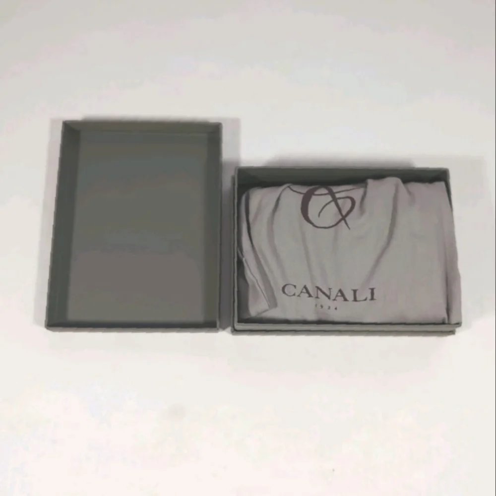CANALI New Leather Passport Credit Card Holder Maroon - Picture 6 of 7